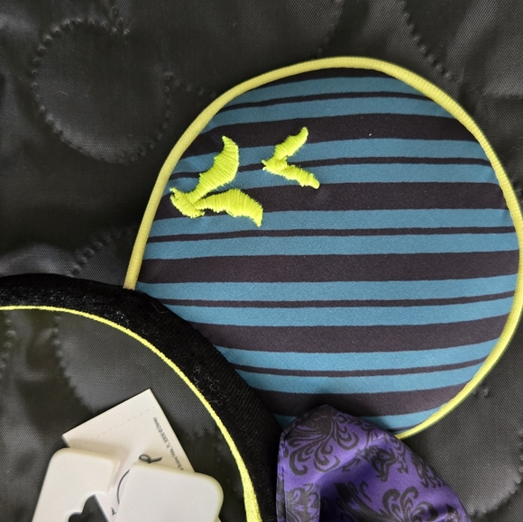 NWT Disney Parks 2022 Haunted Mansion Ghost Host Headband Ears Glow In Dark - Picture 4 of 6
